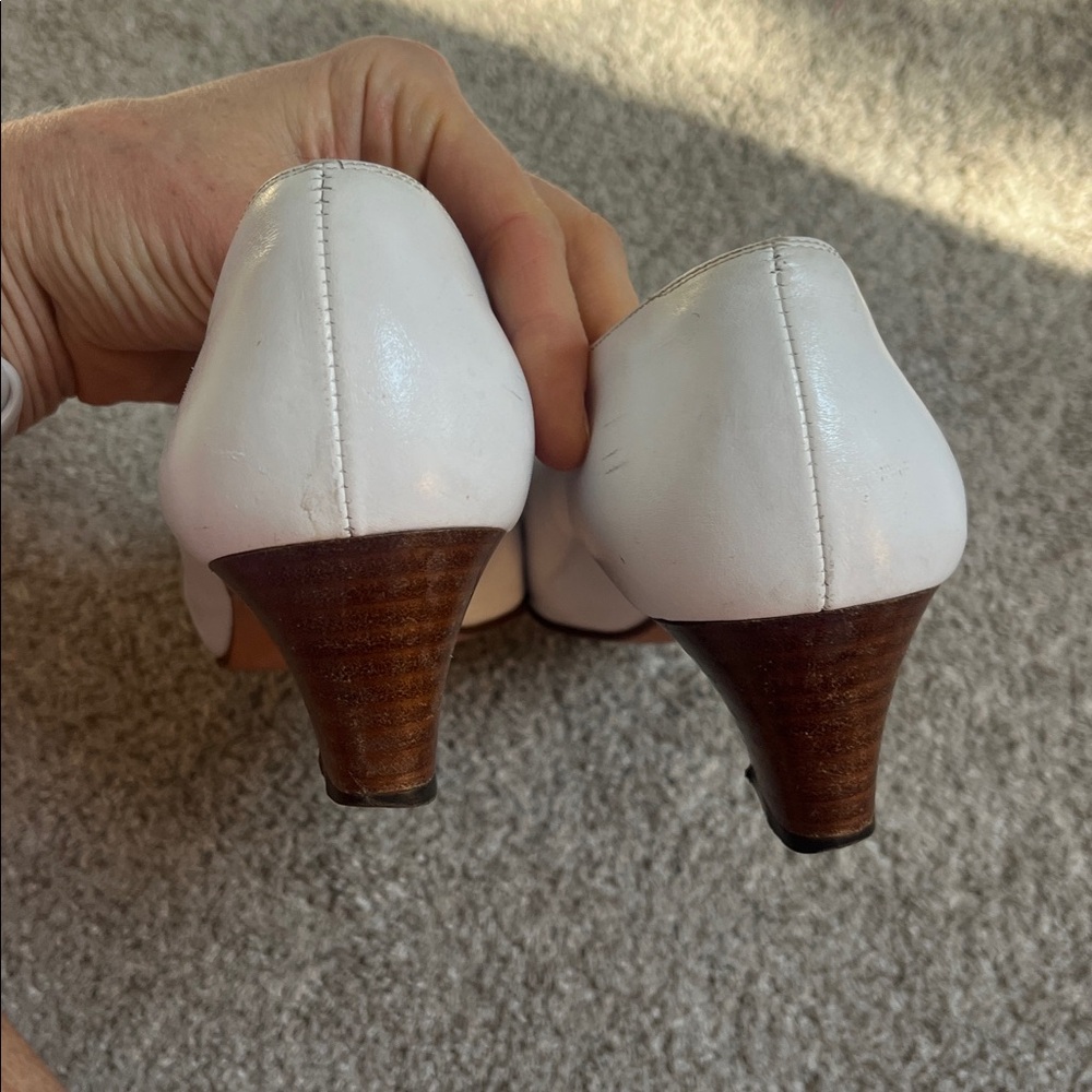 Vintage Salvatore Ferragamo White Bow Pumps with Gold Accent - Picture 6 of 16